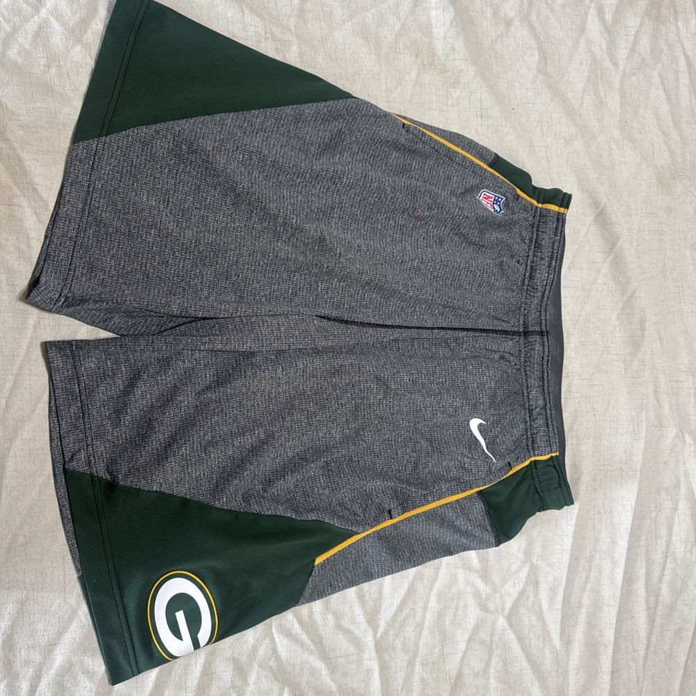 Green Bay Packers Nike Drifit NFL  Men's Medium Shorts